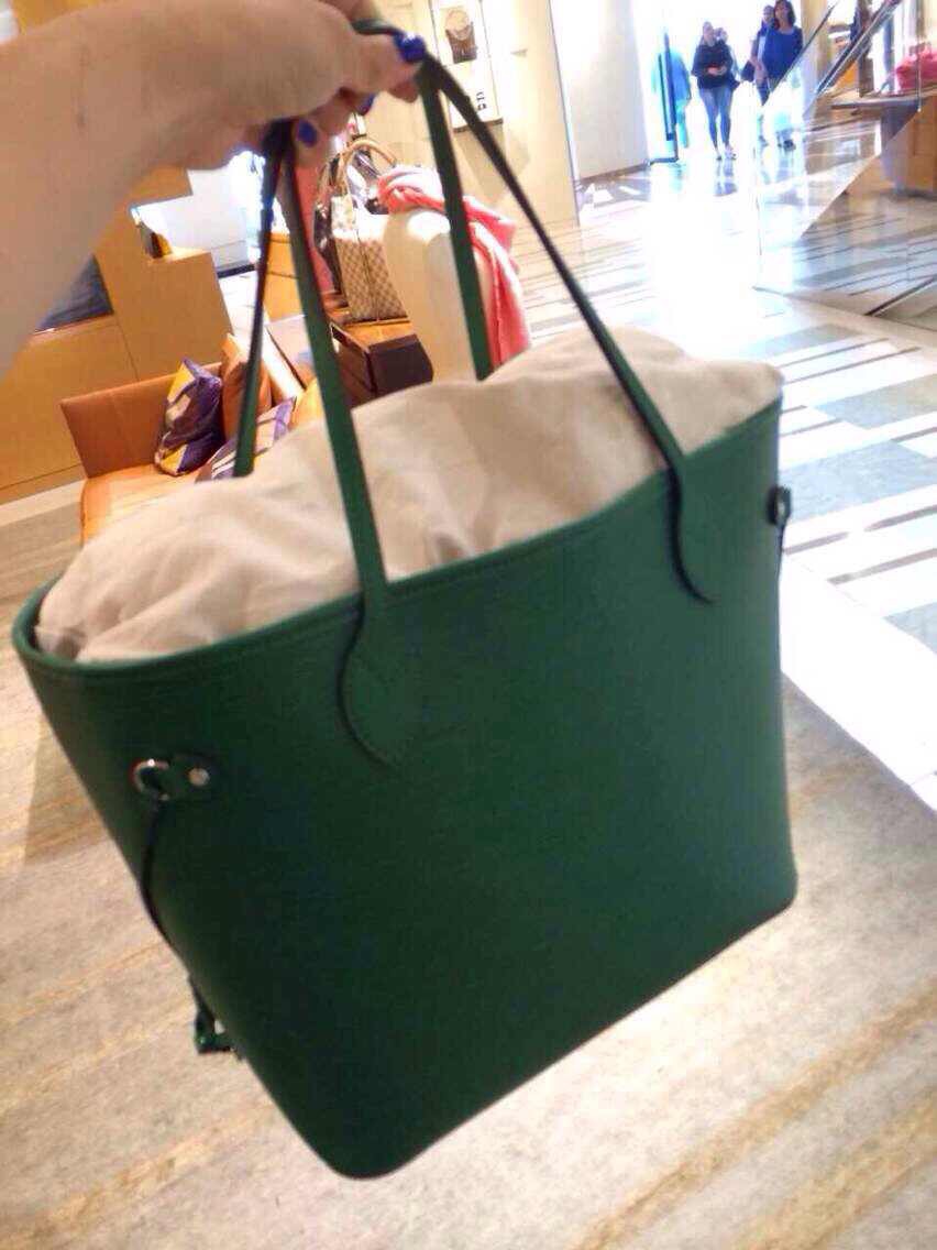 Authentic Louis Vuitton Epi Neverfull MM Bag M40952 Menthe